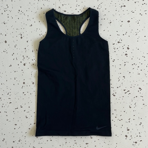 💘 NIKE DRI-FIT - BLACK RACERBACK TANK - Picture 1 of 3